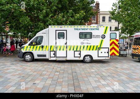 St John Ambulance Feuerwehr Behandlungszentrum Fahrzeug Stockfoto