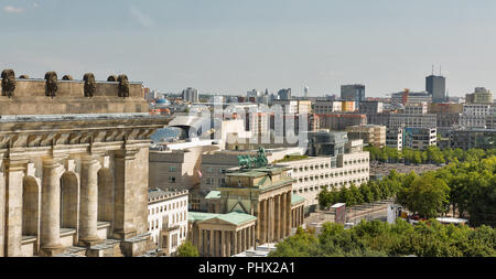 Berliner Stadtbild mit bandenburg Tor und Reichstag, Deutschland Stockfoto