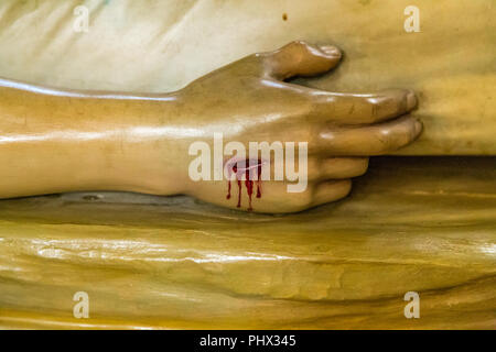 Nahaufnahme der Statue von Jesus Christus, Stigmata in der Hand Stockfoto