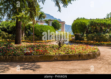 RAVELLO (SA), Italien - 29 AUGUST 2018: Blumen Dekoration Garten der Villa Rufolo Stockfoto