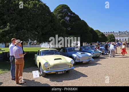 Aston Martins am Messestand, Concours von Eleganz 2018, 2. September 2018. Hampton Court Palace, London, UK, Europa Stockfoto