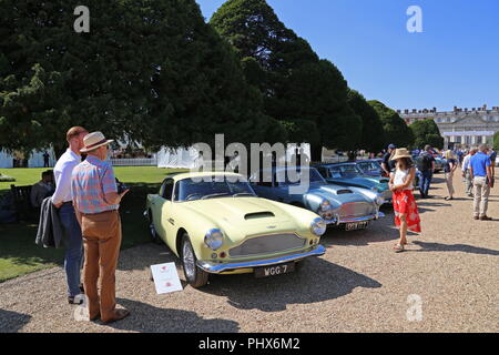 Aston Martins am Messestand, Concours von Eleganz 2018, 2. September 2018. Hampton Court Palace, London, UK, Europa Stockfoto