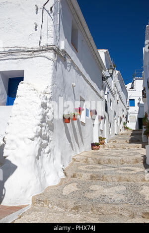 Weiß getünchten Häusern und steilen Fußweg Frigiliana Costa Del Sol Andalusien Spanien Stockfoto