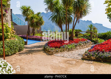 RAVELLO (SA), Italien - 29 AUGUST 2018: Blumen Dekoration Garten der Villa Rufolo Stockfoto