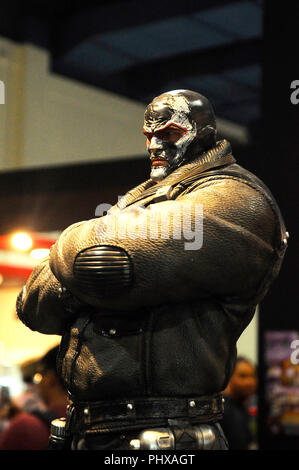 Fiction Super-bösewicht Action Figur Charakter der Fluch von DC Filme und Comics. Bane Action Figur Spielzeug in verschiedenen größe Display für die Öffentlichkeit. Stockfoto