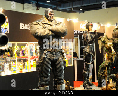 Fiction Super-bösewicht Action Figur Charakter der Fluch von DC Filme und Comics. Bane Action Figur Spielzeug in verschiedenen größe Display für die Öffentlichkeit. Stockfoto