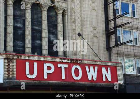 1925 eröffnet, dem Uptown Theater war ein 4,381 Sitz film Palast, und wechseln Sie in den Shows live in den 1970ern. Das Theater geschlossen in 1981. Stockfoto