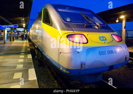 Prag, tschechische Republik - Jan 17, 2008: Tschechische Bahn Express - SC Super City Pendolino 680 Zug am Bahnhof Holesovice, Prag Stockfoto