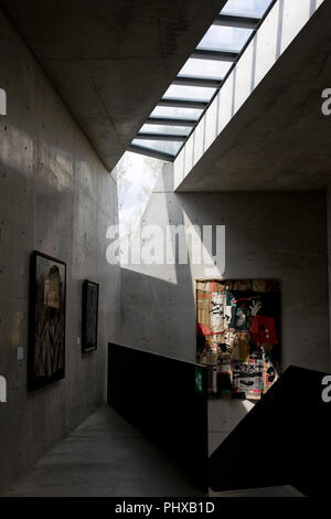 Foto zeigt das Innere der Clave Gallery in dem Gelände der Kiyoharu Kunst Kolonie in Hokuto Stadt, Yamanashi Präfektur am 02. Mai 2012. Kiyo Stockfoto