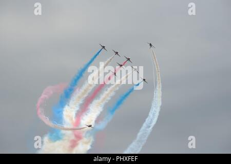 Sonntag, 2. September, 2018. Die roten Pfeile durchgeführt für die Massen am zweiten Tag der schottischen International Airshow, die durch starke Winde und niedrige Wolken bedroht war. Die meisten Programm wurde zwar zur Freude der Massen durchgeführt. Stockfoto