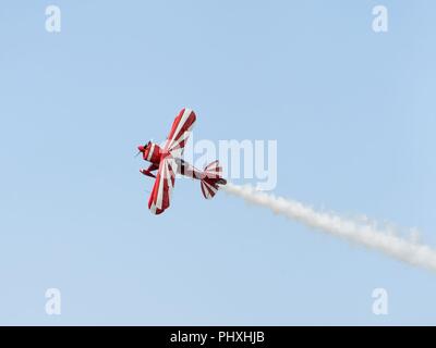 Sonntag, 2. September, 2018. Ayr, Schottland, Großbritannien. Ein Kunstflug, Pitts S-1S Spezielle, Wettbewerb Ebene für die Massen am zweiten Tag der schottischen International Airshow, die durch starke Winde und niedrige Wolken bedroht war, durchgeführt. Die meisten Programm wurde zwar zur Freude der Massen durchgeführt. Stockfoto