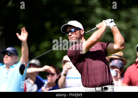 Norton, MA, USA. 2. Sep 2018. Paul Casey, von England, spielt seinen Schuß von der sechsten T-Stück während der dritten Runde der PGA Championship Golf Turnier Dell Technologien an TPC Boston in Norton, MA statt. Eric Canha/Cal Sport Media/Alamy leben Nachrichten Stockfoto