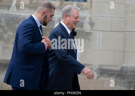 Washington, Vereinigte Staaten von Amerika. 01 Sep, 2018. Ehemalige Usa-Vizepräsident Al Gore kommt für die Trauerfeier für verstorbenen US-Senator John McCain (Republikaner aus Arizona) an der Washington National Cathedral in Washington, DC am 1. September 2018. Credit: Alex Edelman/CNP | Verwendung der weltweiten Kredit: dpa/Alamy leben Nachrichten Stockfoto