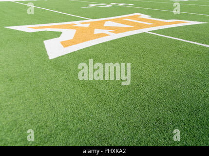 Waco, Texas, USA. 1. Sep 2018. Baylor Bears grosse 12 logo vor dem NCAA Football Spiel zwischen der Abilene Christian Wildkatzen und Baylor Bären an McLane Stadion in Waco, Texas. Matthew Lynch/CSM/Alamy leben Nachrichten Stockfoto