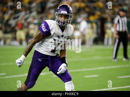 Waco, Texas, USA. 1. Sep 2018. Abilene Christian Wildkatzen wide receiver D.J. Fuller (1) Linien bis in die erste Hälfte des NCAA Football Spiel zwischen der Abilene Christian Wildkatzen und Baylor Bären an McLane Stadion in Waco, Texas. Matthew Lynch/CSM/Alamy leben Nachrichten Stockfoto