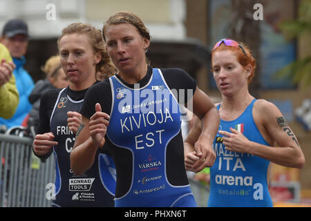 L-R Vendula Frintova (Tschechische), Kaidi Kivioja (Estland) und Annamaria Mazzetti (Italien) konkurrieren, während die 2018 Karlsbad ITU Triathlon World Cup, der Frauen, der in Karlsbad, Tschechien, Tschechische Republik, am 2. September 2018. (CTK Photo/Goran Kubes) Stockfoto