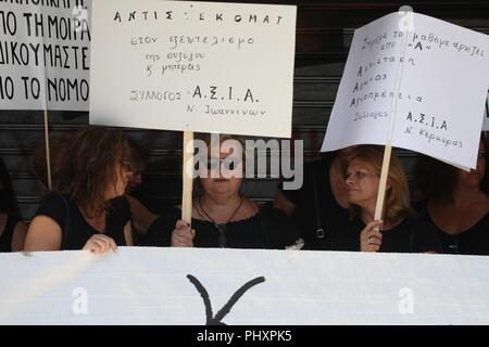 Athen, Griechenland. 3. Sep 2018. Witwen Protest agaimst der Regierung die Entscheidung zurück auf ihre widowhead Renten kuerzen. (Bild: © aristidis VafeiadakisZUMA Draht) Stockfoto