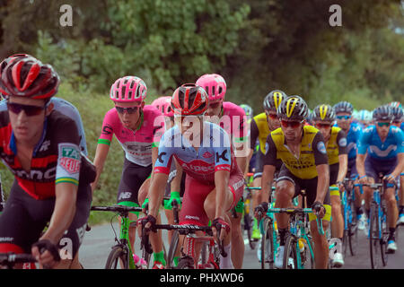 Tiverton, Großbritannien. 3. September 2018. Mads Würtz Schmidt team KATUSHA ALPECIN (Schweiz) im Peloton an der Spitze von Long Drag Hill Tiverton, 2018 Tour durch England Devon Bühne: Martin Hughes-Jones/Alamy leben Nachrichten Stockfoto