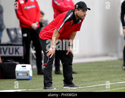 Furth im Wald, Deutschland. 25 Aug, 2018. Deutschland, Fürth, Sportpark Ronhof Thomas Sommer, 25.08.2018, Fußball - 2.Bundesliga - 3.Spieltag - Greuther Fürth - SC Paderborn 07 Bild: v. Lk. Trainer Steffen Baumgart (SC Paderborn 07) DFL-Bestimmungen verbieten die Verwendung von Fotografien als BILDSEQUENZEN UND/ODER QUASI-VIDEO. | Verwendung der weltweiten Kredit: dpa/Alamy leben Nachrichten Stockfoto