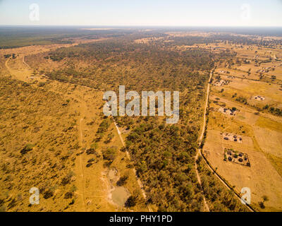 Die Grenze der Hwange Nationalpark ist aus der Luft gesehen. Stockfoto