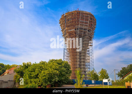 Vukovar Wasserturm im Wiederaufbau, Symbol des Krieges war mit über 600 Raketen aber nicht fallen, slavonija Region von Kroatien Stockfoto