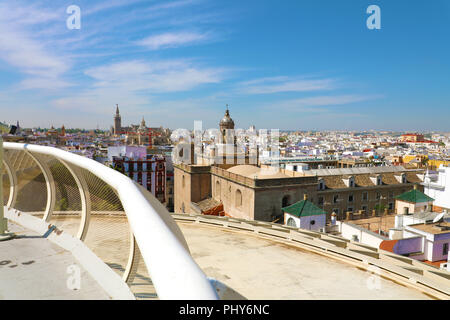 Sevilla, Spanien - 14. JUNI 2018: Metropol Parasol (Setas de Sevilla) Sicht der Stadt Sevilla, Spanien Stockfoto