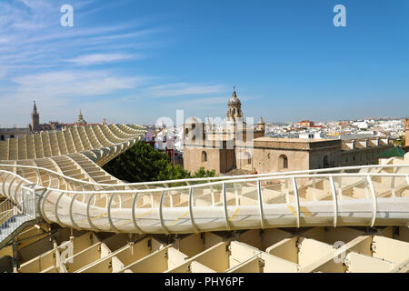 Sevilla, Spanien - 14. JUNI 2018: Metropol Parasol (Setas de Sevilla) Sicht der Stadt Sevilla, Spanien Stockfoto