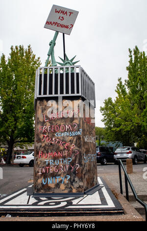 Ein anti Donald Trump kunst Installation im Zentrum von Fairfax in Marin County, Kalifornien. Stockfoto