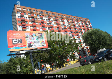 Bialystok Polen modernes Hochhaus Block von Mietwohnungen mit Plakatwerbung Stockfoto