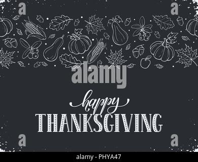Happy Thanksgiving Day. Handgezeichneten Schriftzug auf der Tafel. Danksagung Poster mit Herbstlaub horisontal Grenze. Stock Vektor