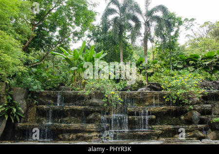 Die Dekoration des Wasserdekors befindet sich im Botanischen Garten Kuala Lumpur Perdana in Malaysia. Stockfoto