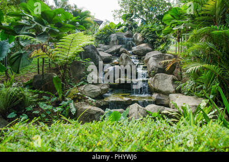 Die Dekoration des Wasserdekors befindet sich im Botanischen Garten Kuala Lumpur Perdana in Malaysia. Stockfoto