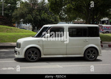 Chiangmai, Thailand - 10. August 2018: Private Nissan Cube Mini Van. Foto auf der Straße in chiangmai Stadt. Stockfoto