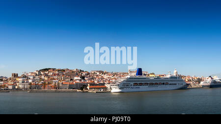 Por 161 Portugal, Lissabon, P&O Oriana günstig bei Santa Apolonia Cruise Terminal, Alfama, Altstadt, Panoramaaussicht Stockfoto