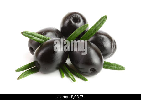 Ganze schwarze Oliven mit Rosmarin Blätter auf weißem Hintergrund Makro isoliert Stockfoto