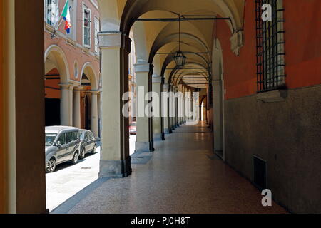 Typische Arkaden, Bologna, Emilia Romagna, Italien Stockfoto
