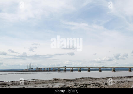 Der Prinz von Wales Brücke (Zweite Severn Crossing in der Nähe der Severn Bridge) mit Blick auf die Mündung von Severn Strand auf der englischen Seite in der Nähe von Bristol Stockfoto