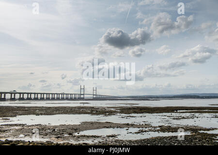 Der Prinz von Wales Brücke (Zweite Severn Crossing in der Nähe der Severn Bridge) mit Blick auf die Mündung von Severn Strand auf der englischen Seite in der Nähe von Bristol Stockfoto