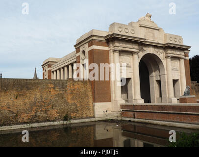 Menin Gate in Ypern (Ieper) in Belgien Stockfoto