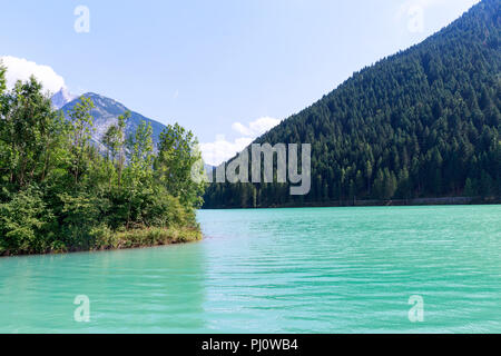 Grüner See und Wald in Santa Caterina und Auronzo di Cadore in Italien Stockfoto