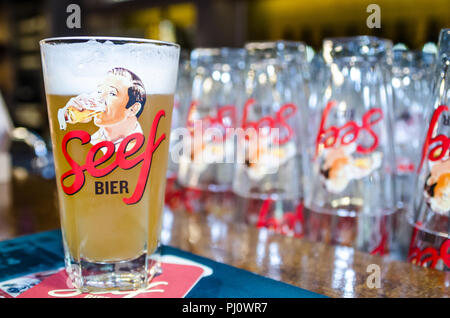 Geführte Bier Tour Antwerpen Belgien Stockfoto