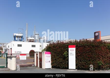 Arnas, Frankreich - 30. Juni 2018: Henkel Produktionsanlage. Henkel ist ein deutscher Chemie- und Konsumgüterhersteller mit Hauptsitz in Düsseldorf, Deutschland Stockfoto