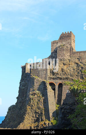 Alten Mauern des Castello Normanno in Aci Castello, Catania, Sizilien, Italien Stockfoto
