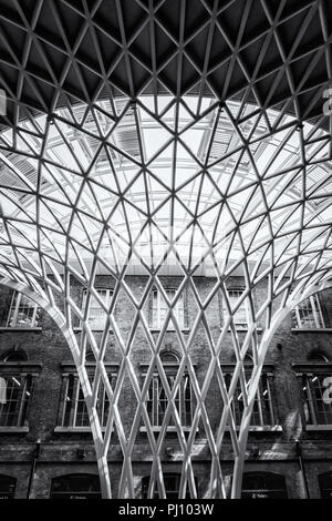 Kings Cross Bahnhof Decke von John McAslan und Partner konzipiert Stockfoto