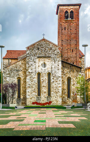 Rückansicht des Museo Del Duomo Kathedrale über Artico di Prampero in Udine, Italien Stockfoto