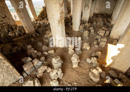 Zerstörten Tempels an Matanga Hill, Hampi. Stockfoto