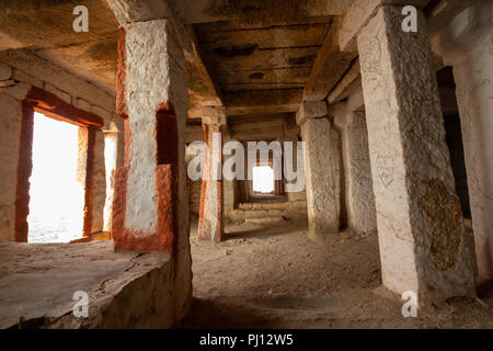 Zerstörten Tempels an Matanga Hill, Hampi. Stockfoto