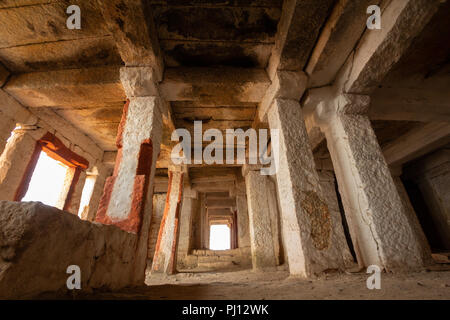 Zerstörten Tempels an Matanga Hill, Hampi. Stockfoto