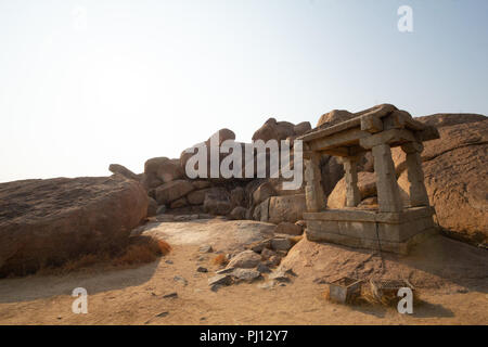 Zerstörten Tempels an Matanga Hill, Hampi. Stockfoto