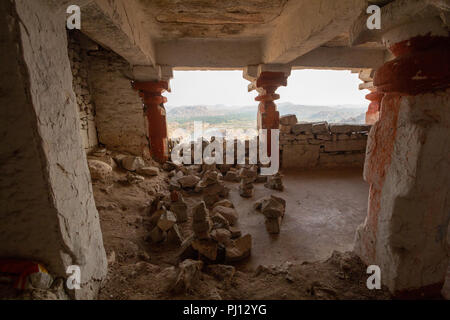 Zerstörten Tempels an Matanga Hill, Hampi. Stockfoto